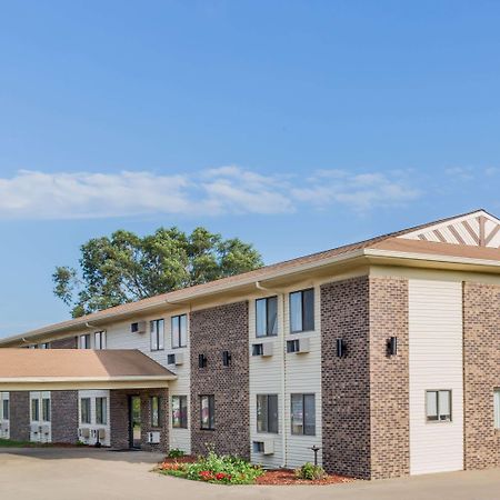 Super 8 By Wyndham Madison Hotel Buitenkant foto