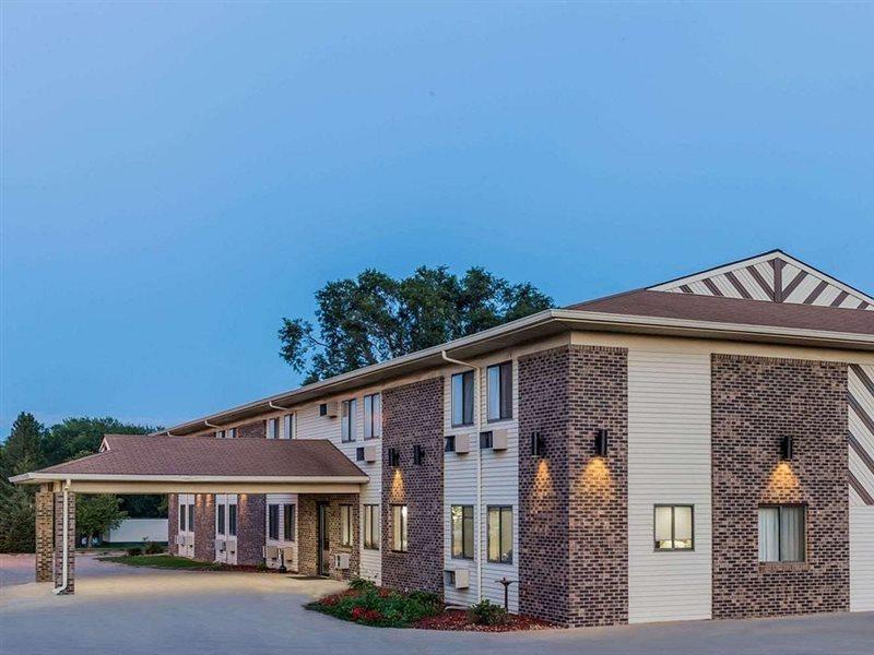 Super 8 By Wyndham Madison Hotel Buitenkant foto