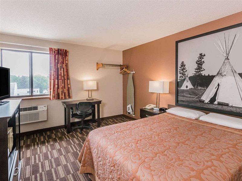 Super 8 By Wyndham Madison Hotel Buitenkant foto