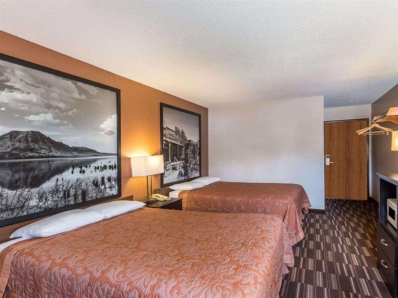 Super 8 By Wyndham Madison Hotel Buitenkant foto
