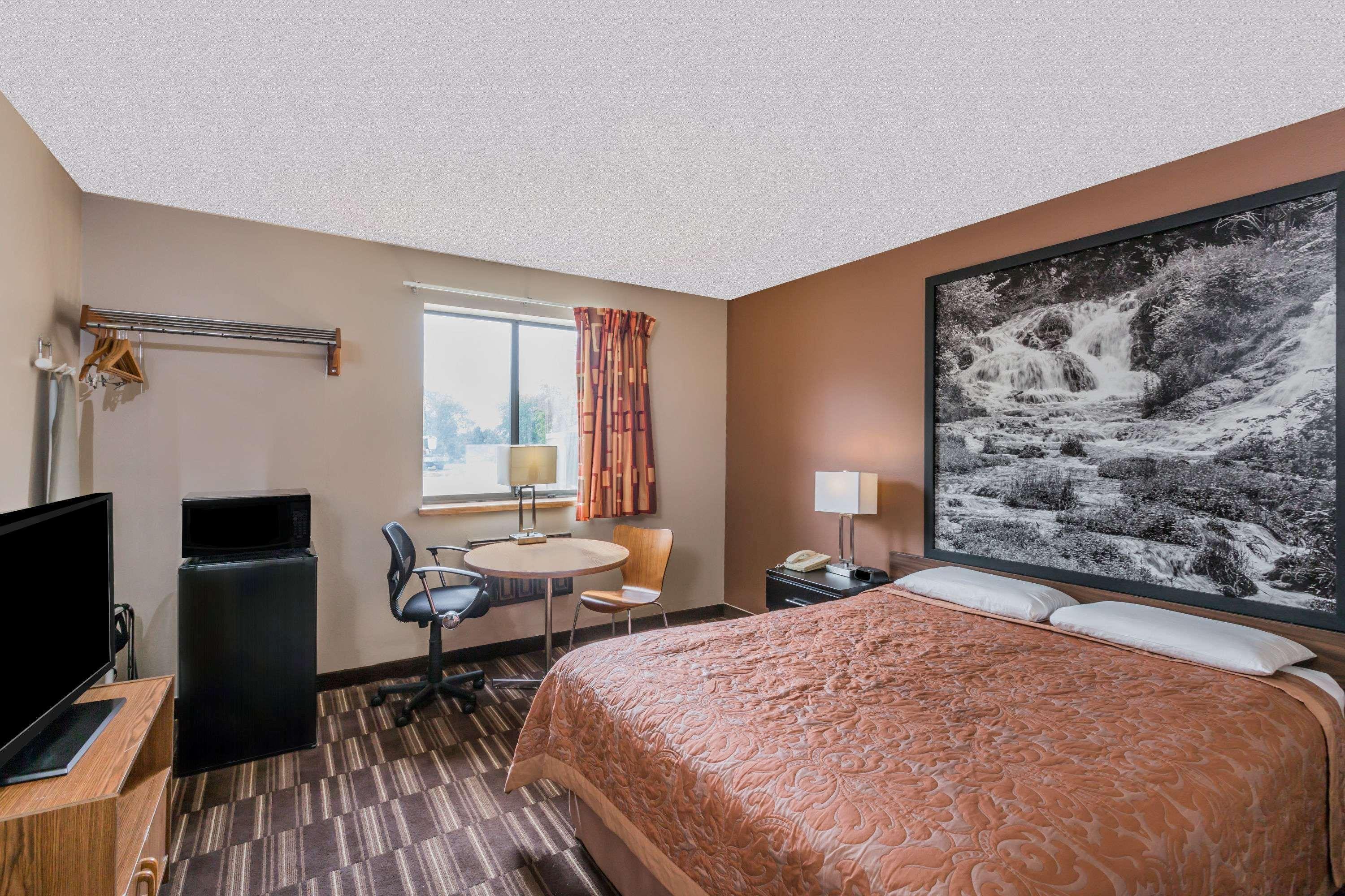 Super 8 By Wyndham Madison Hotel Buitenkant foto