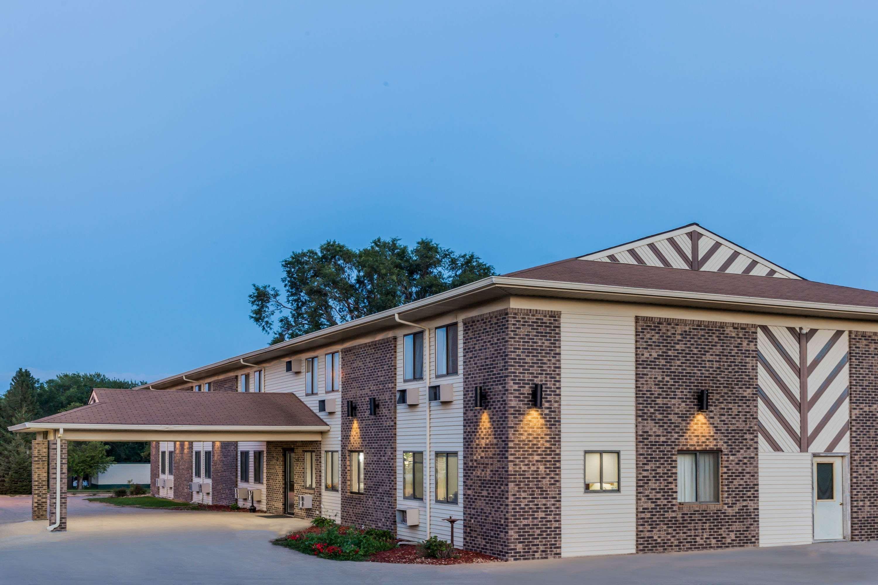 Super 8 By Wyndham Madison Hotel Buitenkant foto