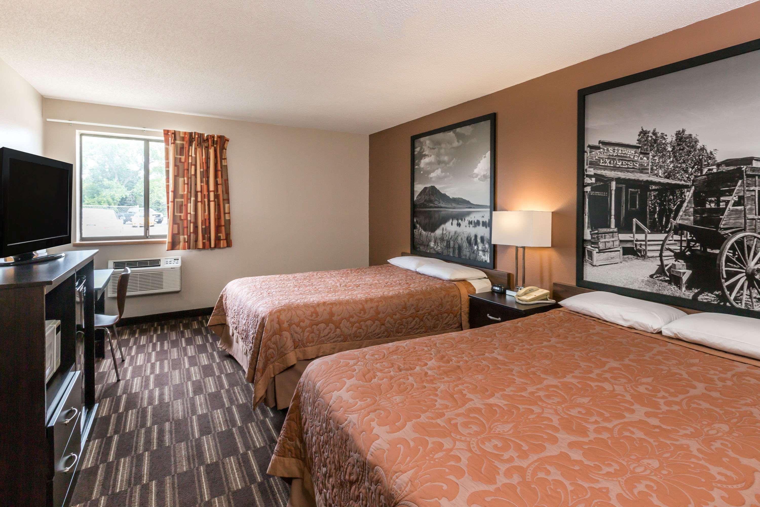 Super 8 By Wyndham Madison Hotel Buitenkant foto