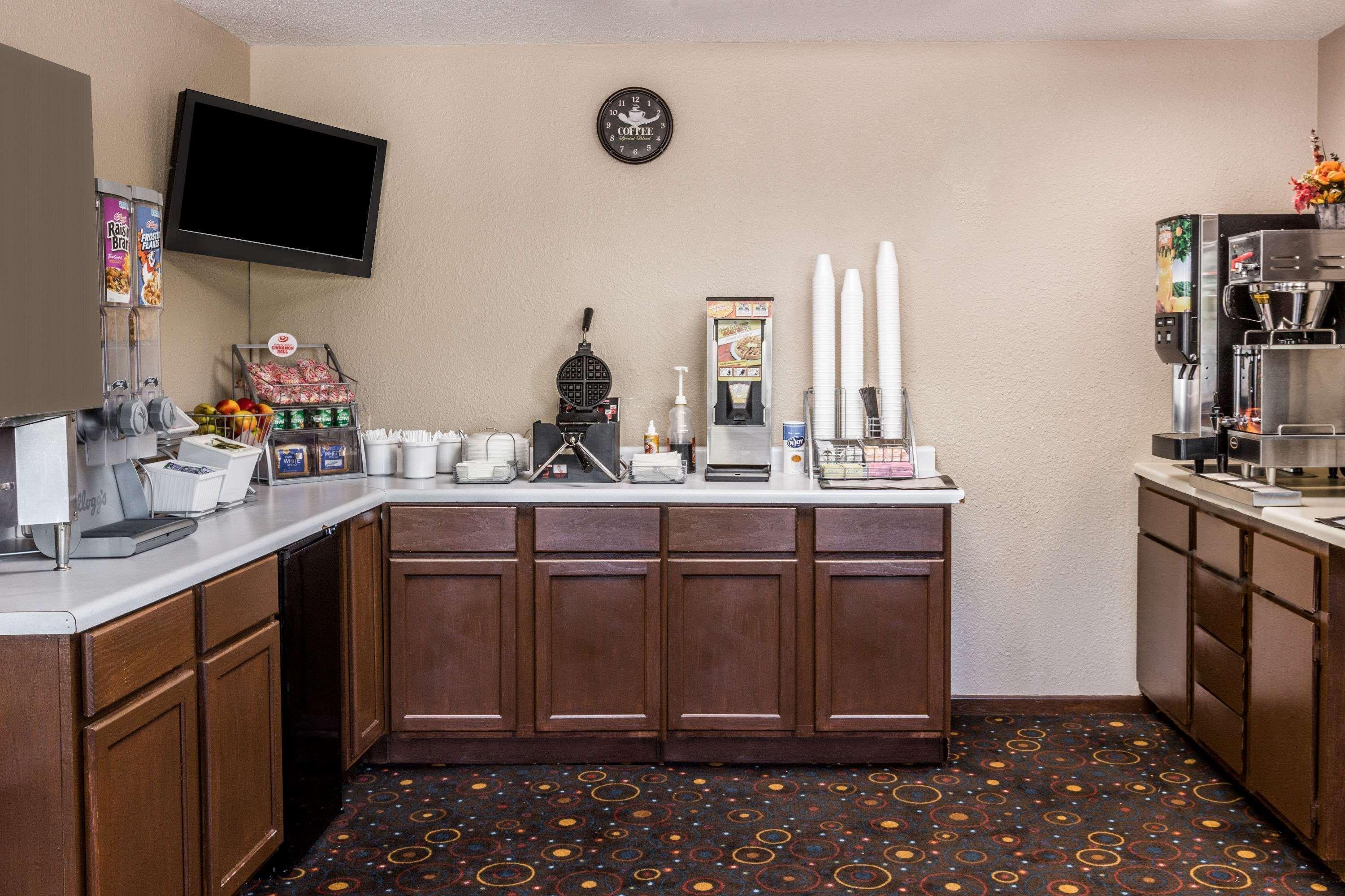 Super 8 By Wyndham Madison Hotel Buitenkant foto