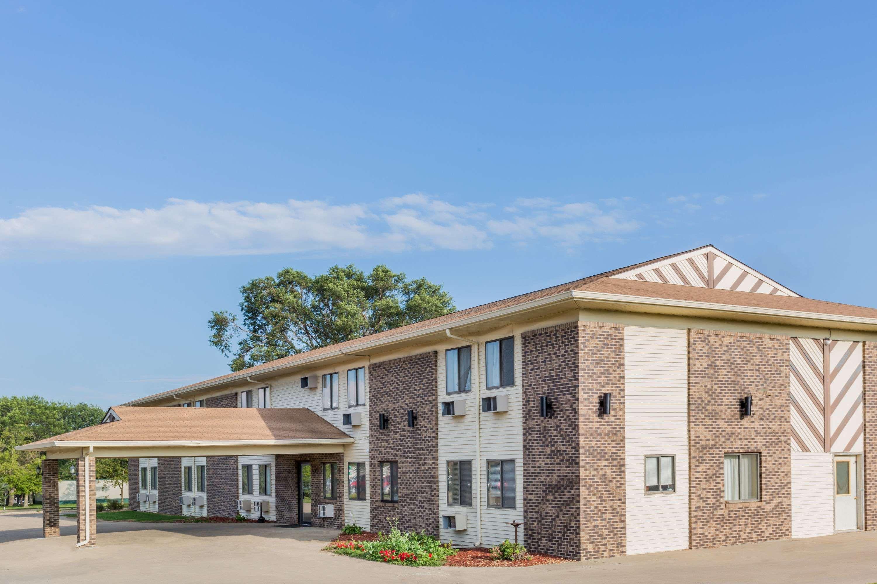 Super 8 By Wyndham Madison Hotel Buitenkant foto