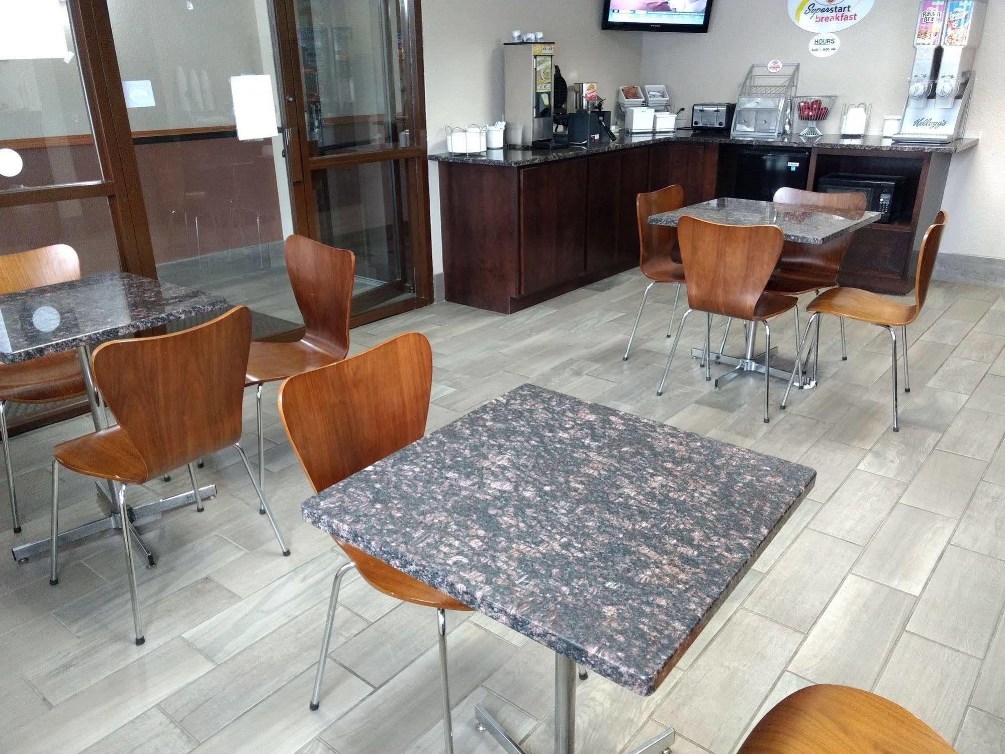Super 8 By Wyndham Madison Hotel Buitenkant foto
